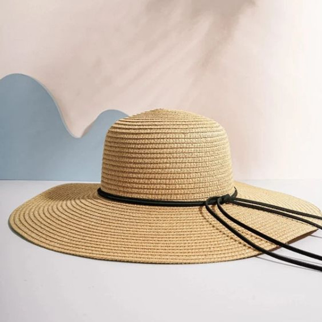 Предметное фото головных уборов - модные аксессуары для любой погоды.