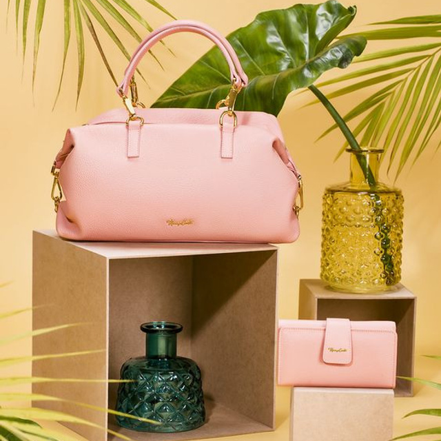 Предметное фото сумок - элегантные и удобные модели для вашей жизни.