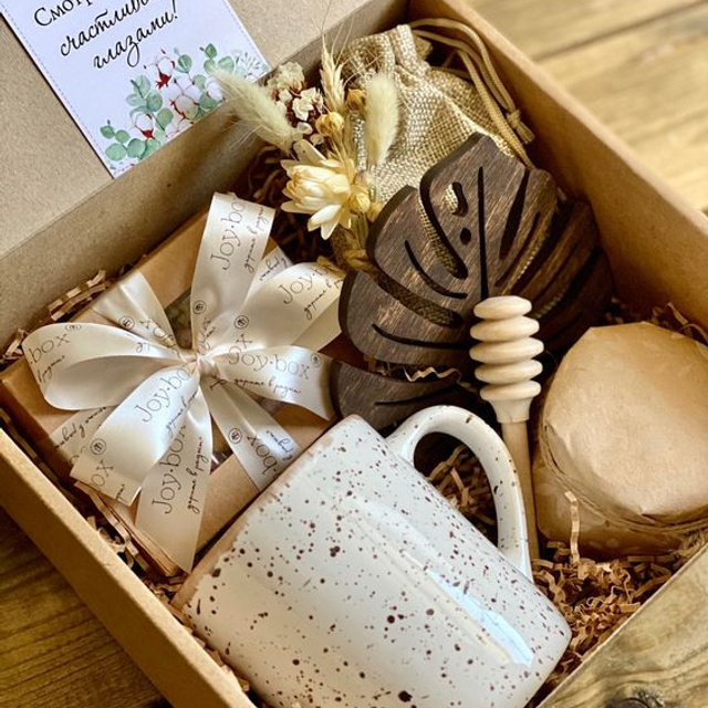 Предметное фото подарочных наборов - идеальные подарки для ваших близких.