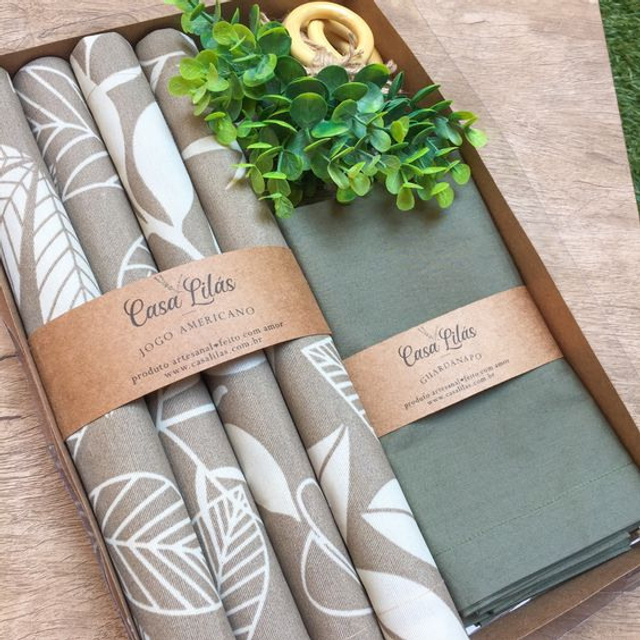 Предметное фото носков и платочков - мягкость и стиль каждый день.