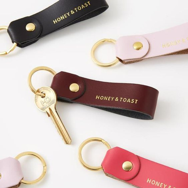 Предметное фото аксессуаров - ваш надежный спутник на пути к стильному образу.