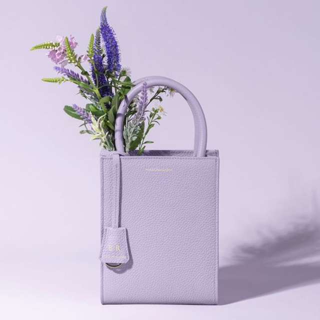 Предметное фото сумок - стильные и практичные аксессуары для вашего образа.