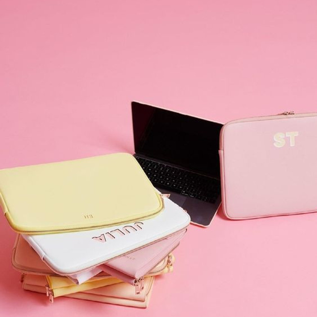 Предметное фото аксессуаров - дополнения, которые подчеркивают вашу индивидуальность.