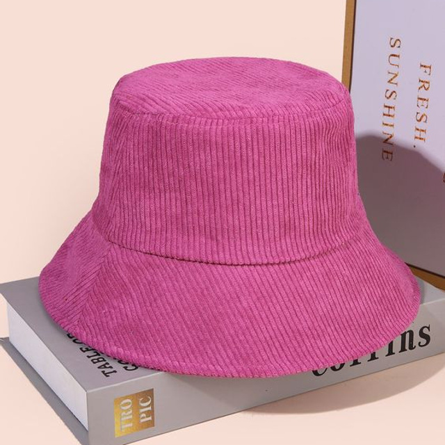 Предметное фото головных уборов - элегантные акценты для вашего гардероба.