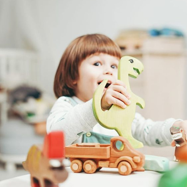 Предметное фото детских товаров - яркие и креативные игрушки и аксессуары, вдохновляющие вашего малыша на игру и развитие.