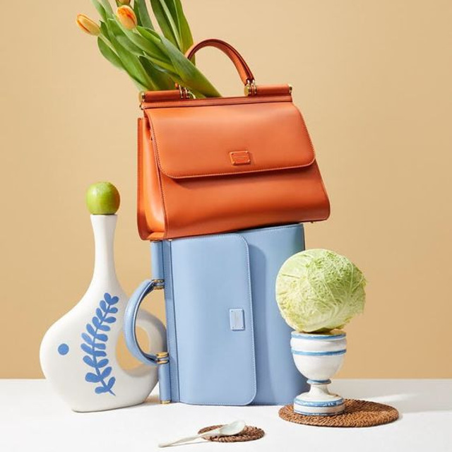 Предметное фото сумок - модные и функциональные аксессуары для вашего стиля.