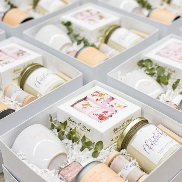 Предметное фото подарочных наборов - подарки, которые приносят радость и восхищение.