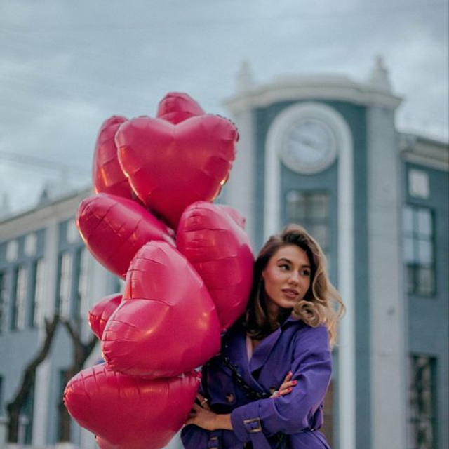 Предметное фото праздничных шаров - маленькие капли радости для вашего праздника.
