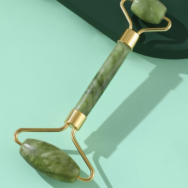 Предметное фото массажеров - персональные помощники для вашего благополучия.