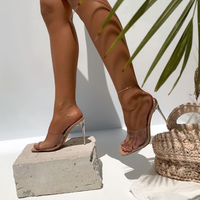 Предметное фото обуви - универсальные и стильные варианты для вашего комфорта и стиля.