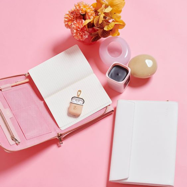 Предметное фото аксессуаров - детали, которые делают ваш образ неповторимым.