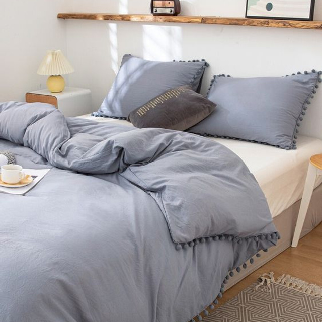 Эстетичная съемка, передающая ощущение нежности и легкости тканей.