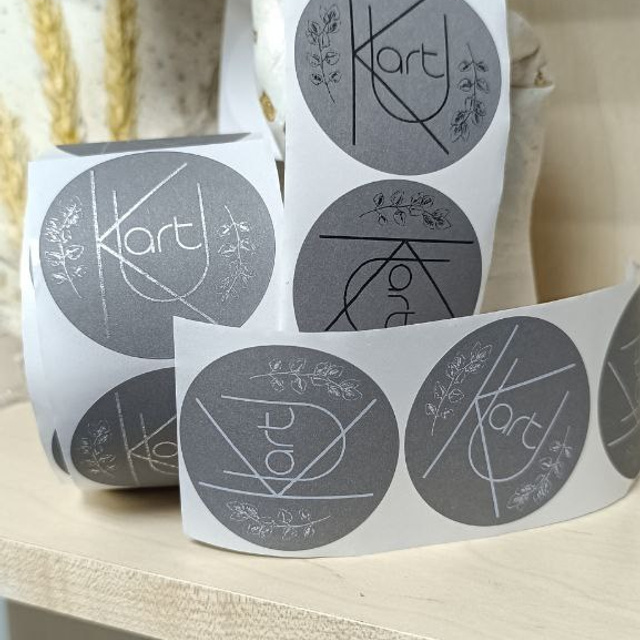 Печать на стикерах, этикетках для одежды, ленточках и наклейках в Приморско-Ахтарске. ФОТОСТИЛЬ, изготовление рекламной продукции в Приморско-Ахтарске