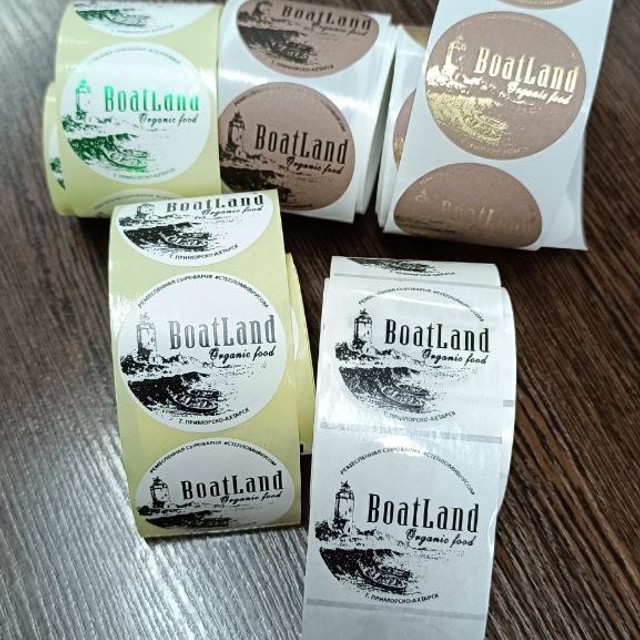 Печать на стикерах, этикетках для одежды, ленточках и наклейках в Приморско-Ахтарске. ФОТОСТИЛЬ, изготовление рекламной продукции в Приморско-Ахтарске