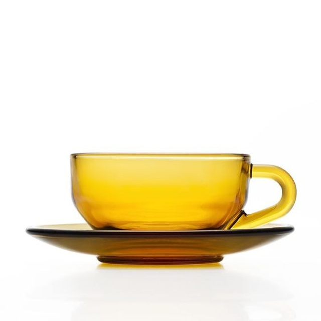 Яркая деталь в предметной съемке на белом фоне.