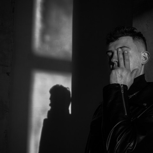 Художественная съёмка в студии. Мужской портрет.