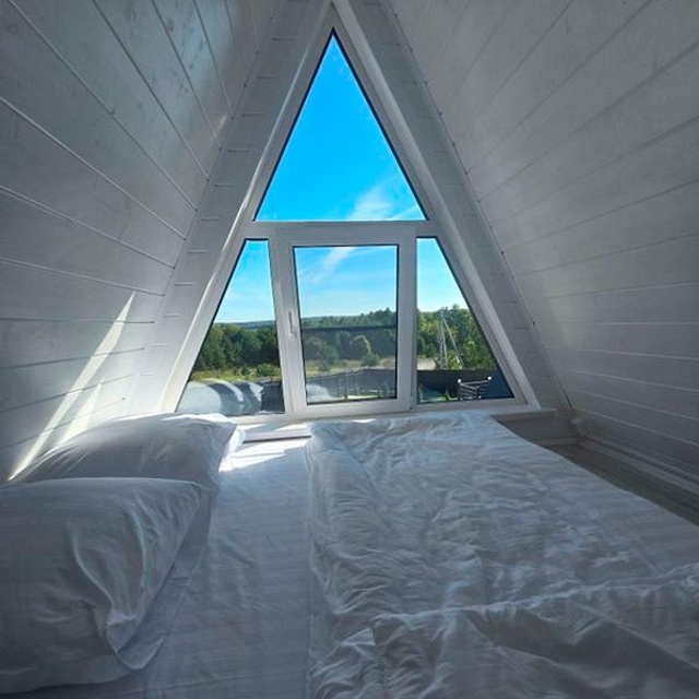 Двухуровневый семейный дом А-фрейм с 2 спальными комнатами и верандой — смотреть в каталоге