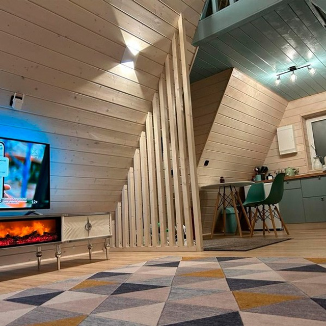 Дом-шалаш на берегу озера в Ильинском — смотреть в каталоге