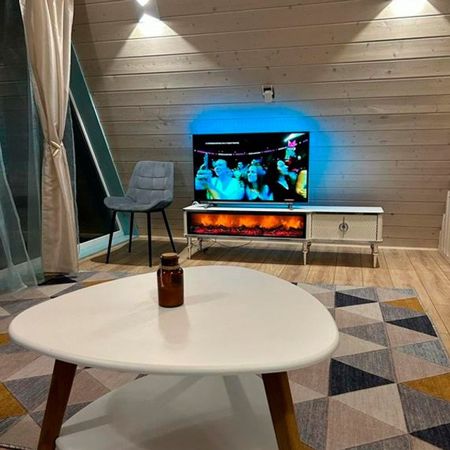 Дом-шалаш на берегу озера в Ильинском — смотреть в каталоге