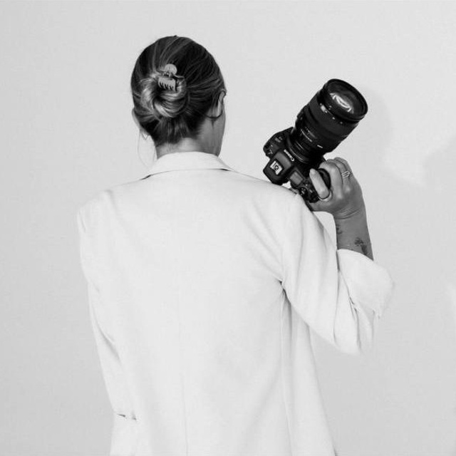 Аренда фотостудия с циклорамой в Сочи — FASHIONprod, 1000 ₽/час. Стрит съемки для маркетплейсов в Сочи | ИИ контент | fashionprod