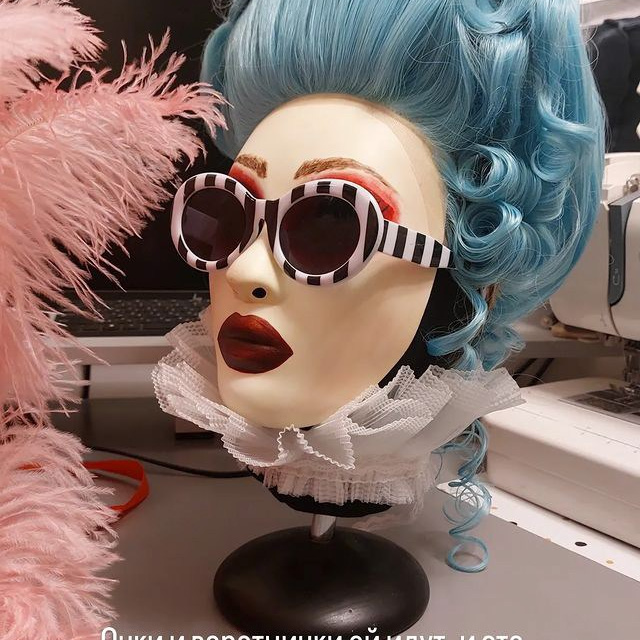 Персонаж чёрная Ворона. Мимы и Ходулисты на встречу гостей. Москва