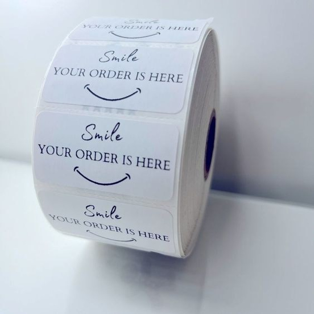 Печать на стикерах, этикетках для одежды, ленточках и наклейках в Приморско-Ахтарске. ФОТОСТИЛЬ, изготовление рекламной продукции в Приморско-Ахтарске