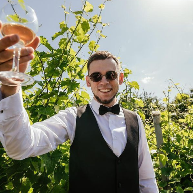 Отзывы о видеографе Антоне Чайном. Видеограф Антон Чайный. Свадебные ромкомы с пасхалками