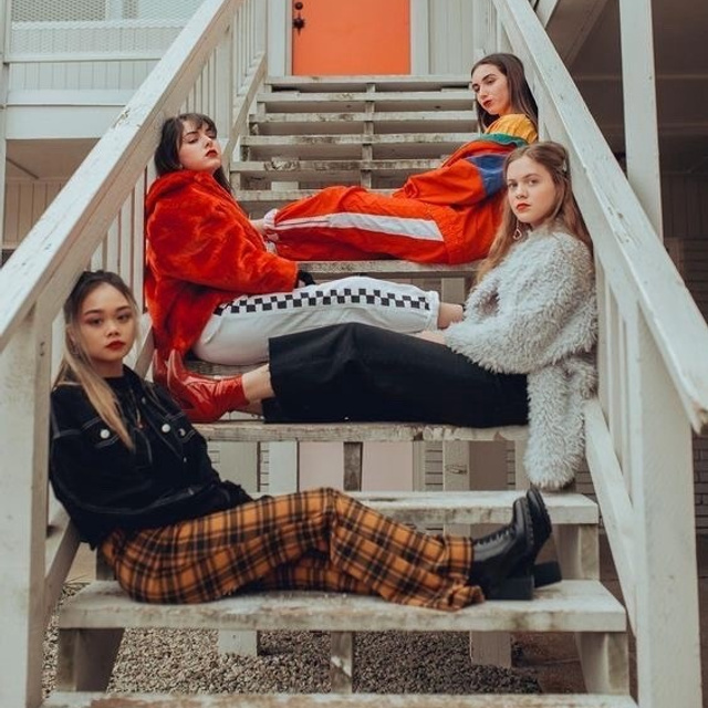 Идеи для групповых фото (с просторов интнрнета). АРТИКУЛ. Выпускные альбомы Нижний Тагил