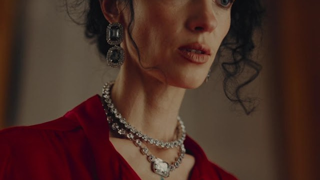 Новогодняя реклама Poison Drop '25. Rischele