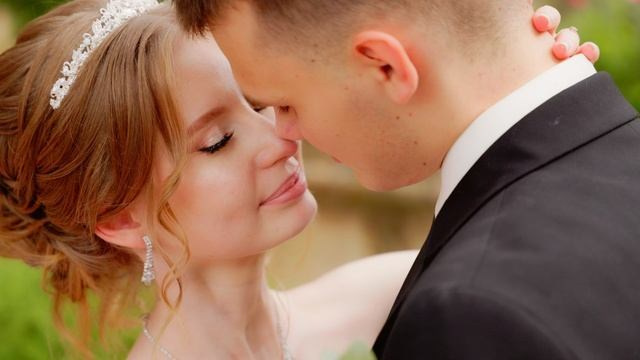 Свадебный видеограф на КМВ и в Москве. Профессиональный фотограф и видеооператор. Ловлю эмоции в движении