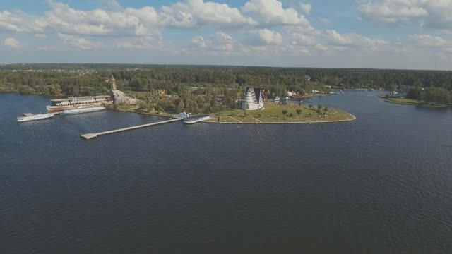 Свадебный видеограф на КМВ и в Москве. Профессиональный фотограф и видеооператор. Ловлю эмоции в движении