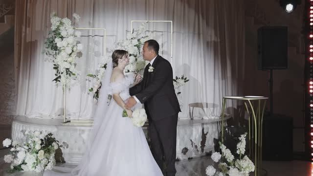 Свадебный видеограф на КМВ и в Москве. Профессиональный фотограф и видеооператор. Ловлю эмоции в движении