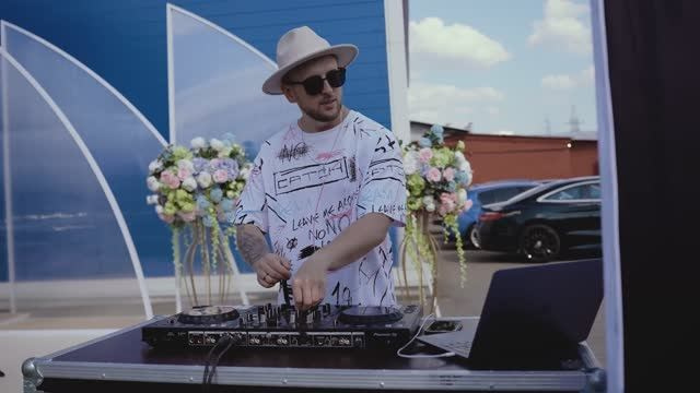 ВЫСТАВКИ КОНФЕРЕНЦИИ И РЕПОРТАЖИ. Свадебный видеограф в Москве Максим Лобач-Граубергер