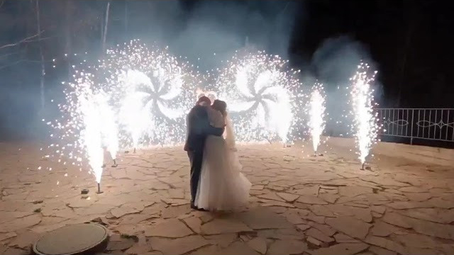 Пиротехнические вертушки. Огненно-пиротехническое шоу, салюты, пиротехника на ваш праздник!