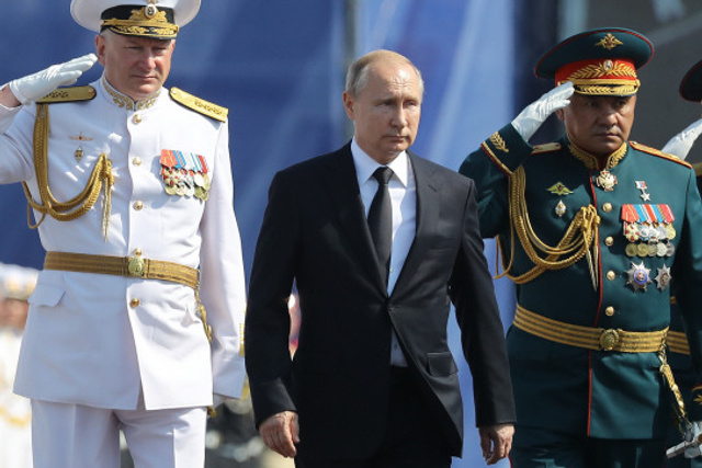 Андрей Воробьев посетил главный парад Военно-Морского Флота в Санкт-Петербурге