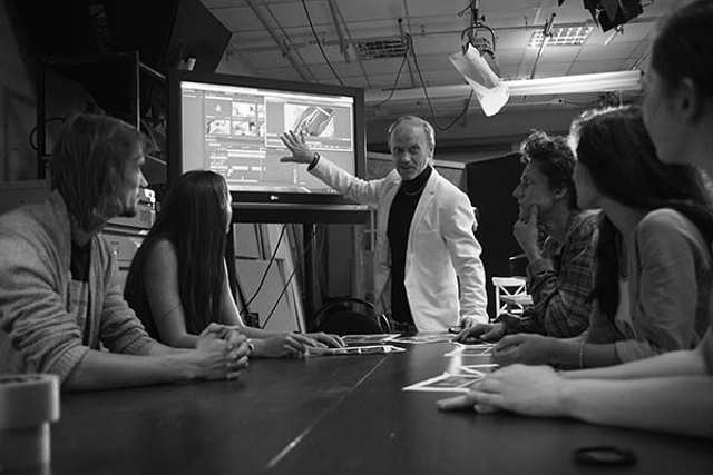 Сценарий за 4 шага. Киношкола «Лестница» в Москве — курсы режиссуры, сценарного мастерства и кинооператоров для взрослых