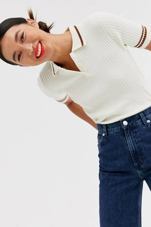 Пример повседневного стиля с джинсами и рубашкой