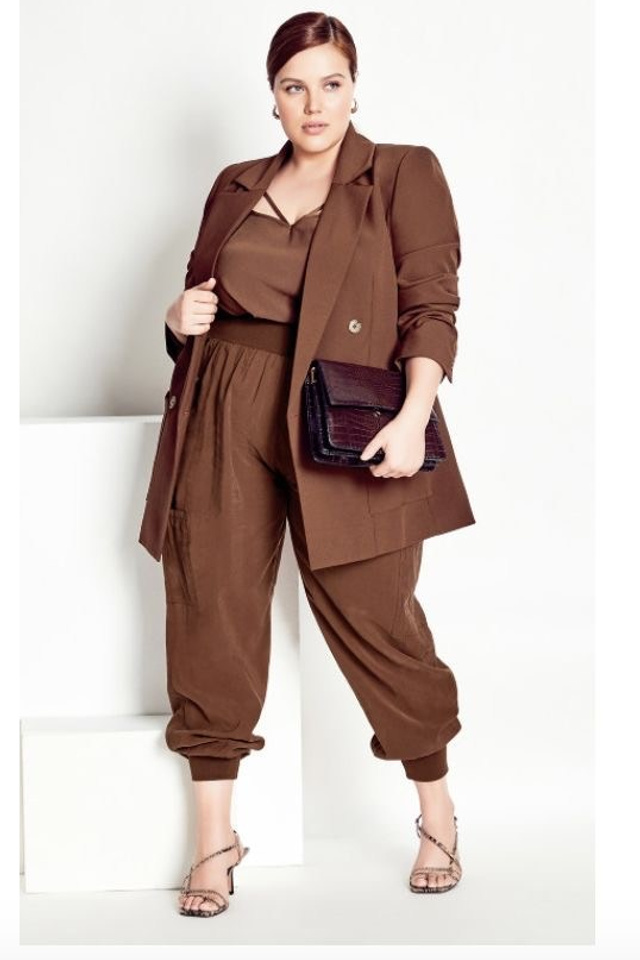 Референс для уютного осеннего образа plus-size