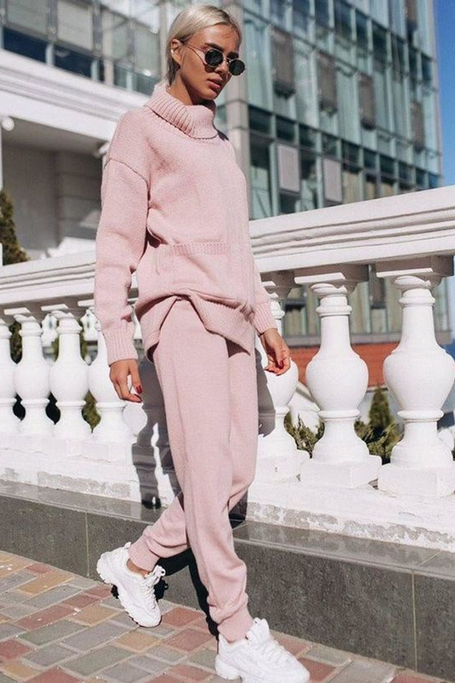 Профессиональная съемка спортивных костюмов с динамичными позами