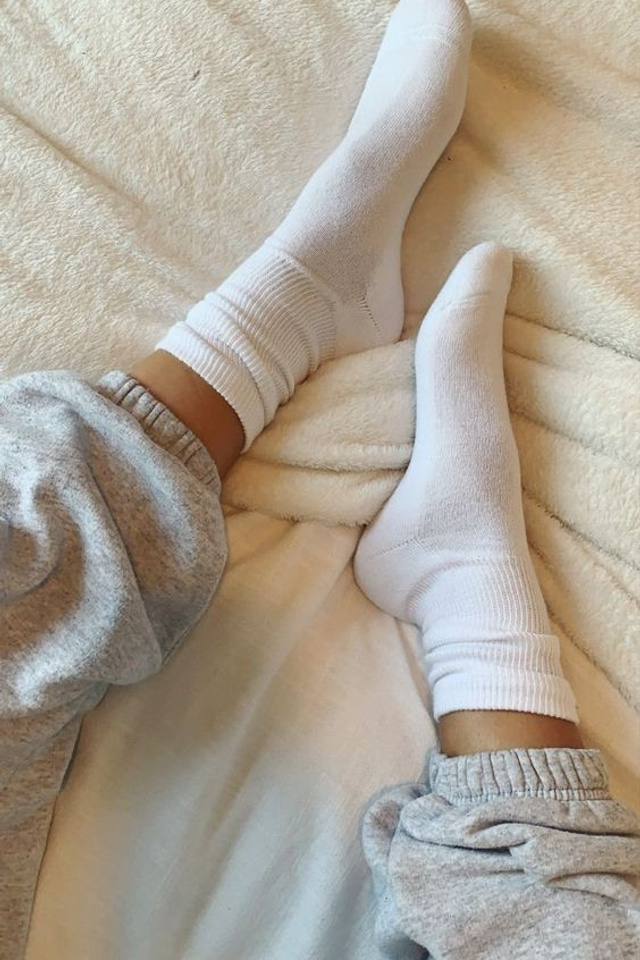 Эстетичная фотосессия носков для акцента на их уникальные текстуры