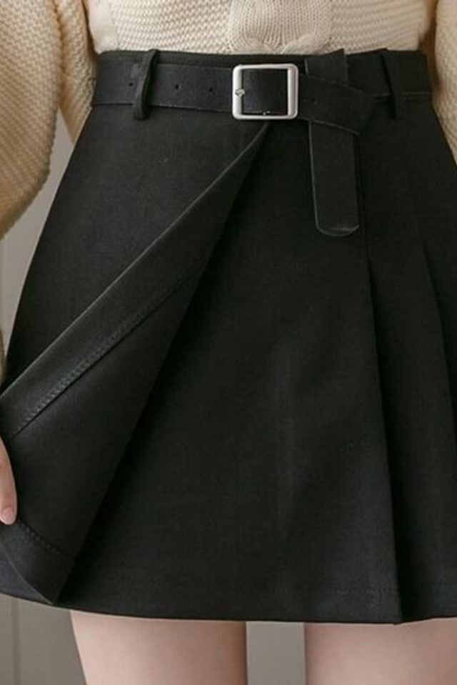 Профессиональная съемка для демонстрации строгих и элегантных комплектов