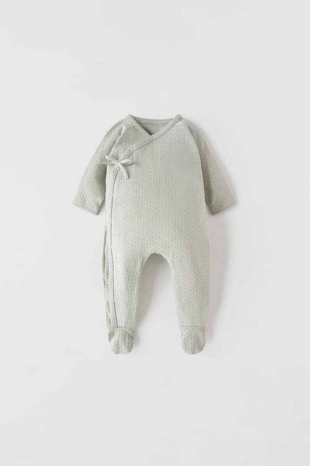 Стильная съемка одежды для малышей для визуализации повседневной носки