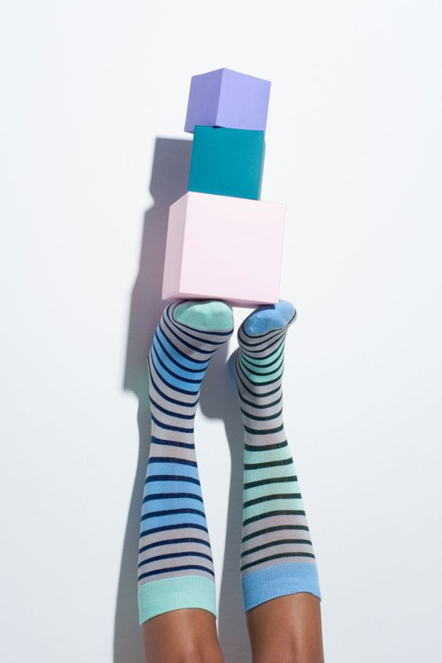 Стильная фотосъемка для визуализации носков в разных стилях