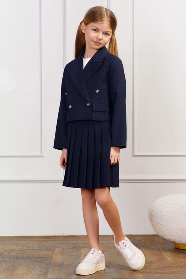 Съемка школьной формы с акцентом на официальные и повседневные варианты