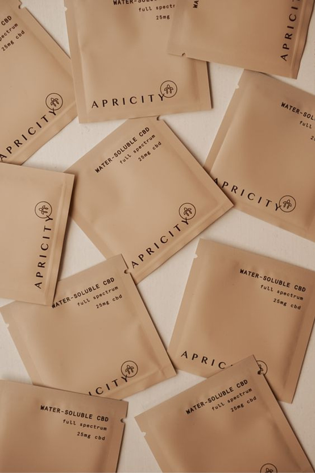 Эстетичная съемка для демонстрации масок с увлажняющим эффектом