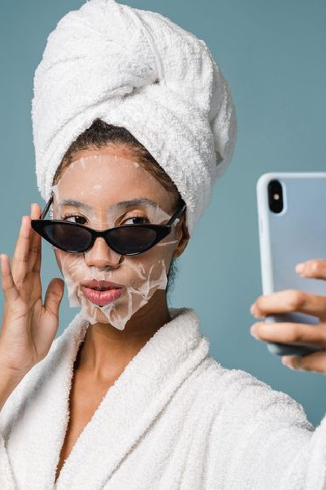 Профессиональная съемка масок для лица с акцентом на роскошные компоненты