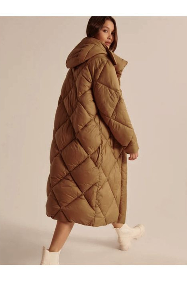 Эстетичная фотосъемка курток с акцентом на текстуру и детали