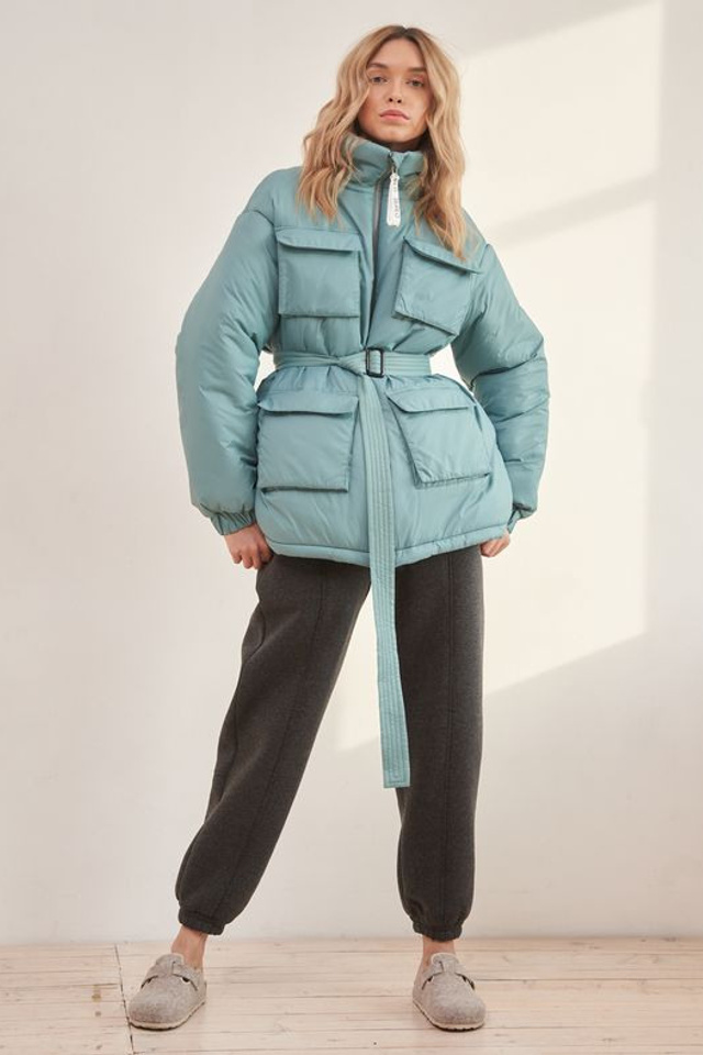 Профессиональная предметная съемка женских курток для современных коллекций