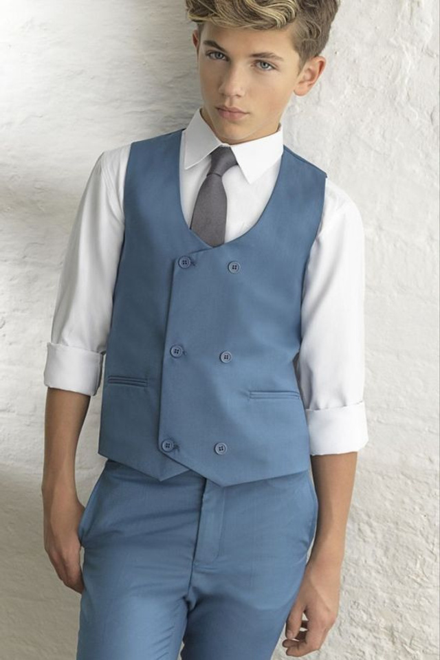 Креативная фотосъемка для выделения уникальных деталей школьной формы