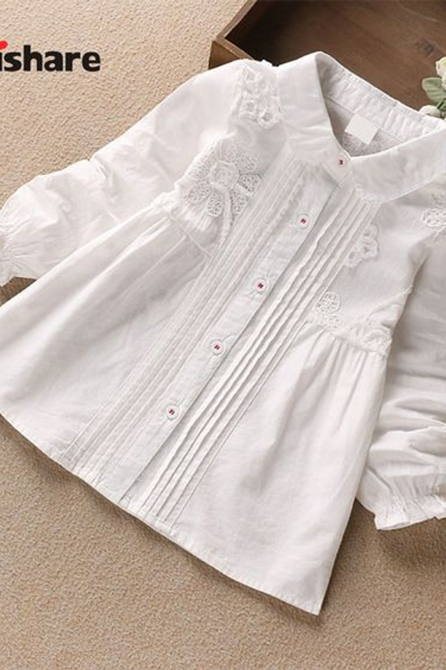 Профессиональная предметная съемка школьной формы с акцентом на детали